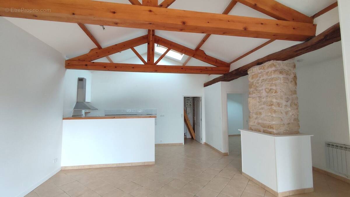 Maison à BRIZAMBOURG