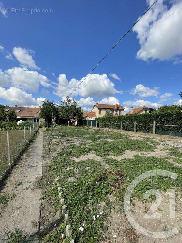 Maison à THIEL-SUR-ACOLIN