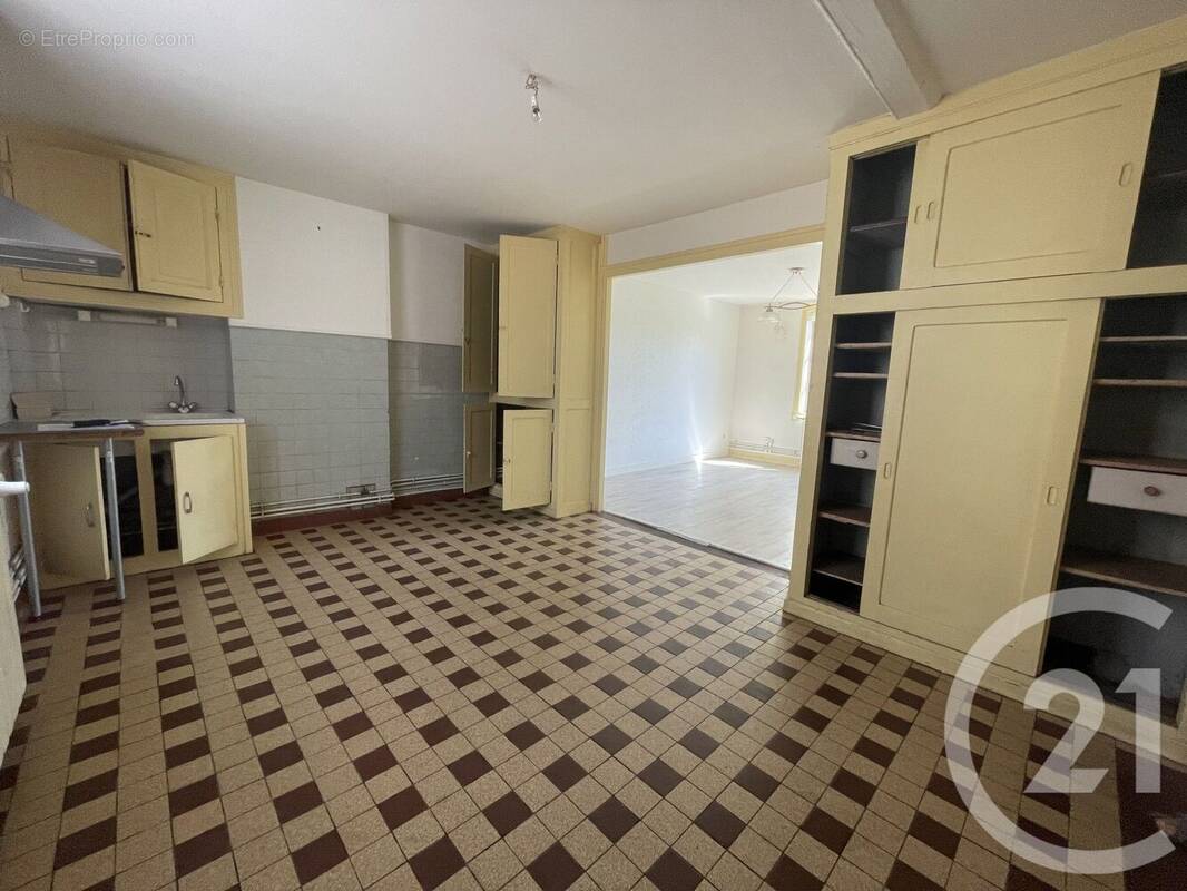 Maison à THIEL-SUR-ACOLIN