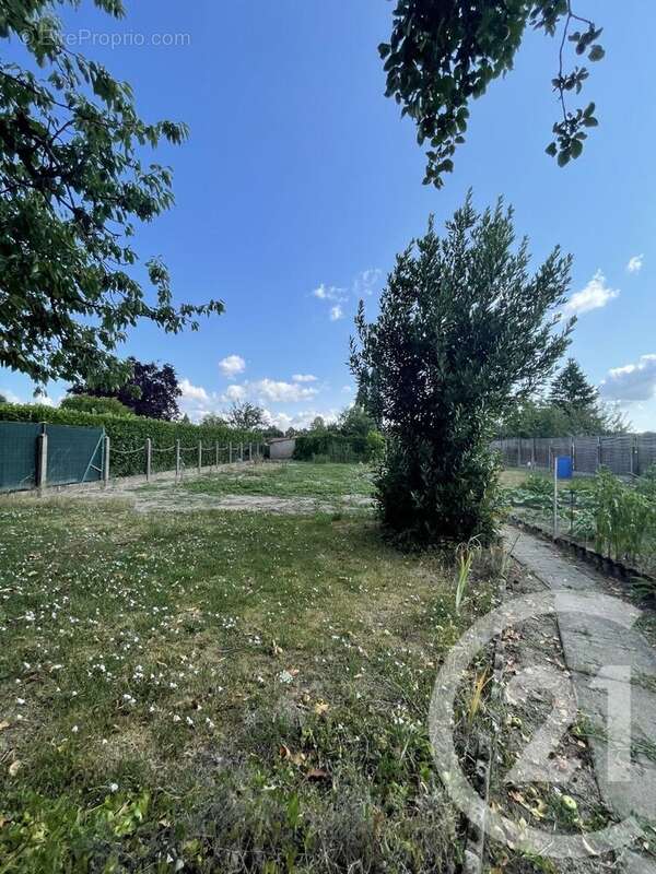 Maison à THIEL-SUR-ACOLIN