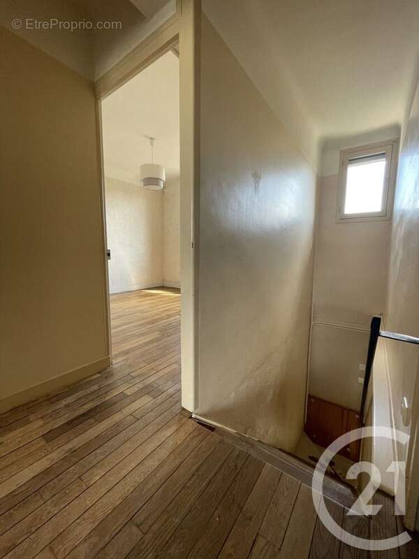 Maison à THIEL-SUR-ACOLIN