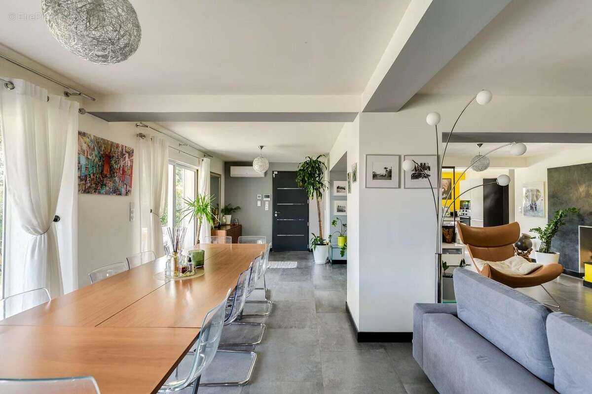 Maison à POURRIERES