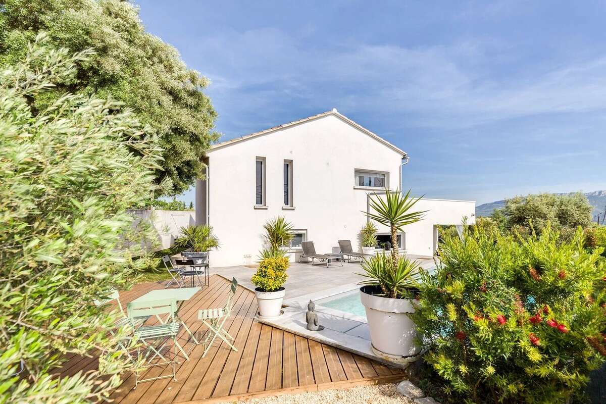 Maison à POURRIERES