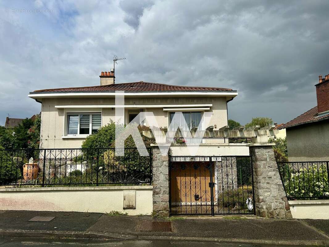 Maison à SAINT-JUNIEN