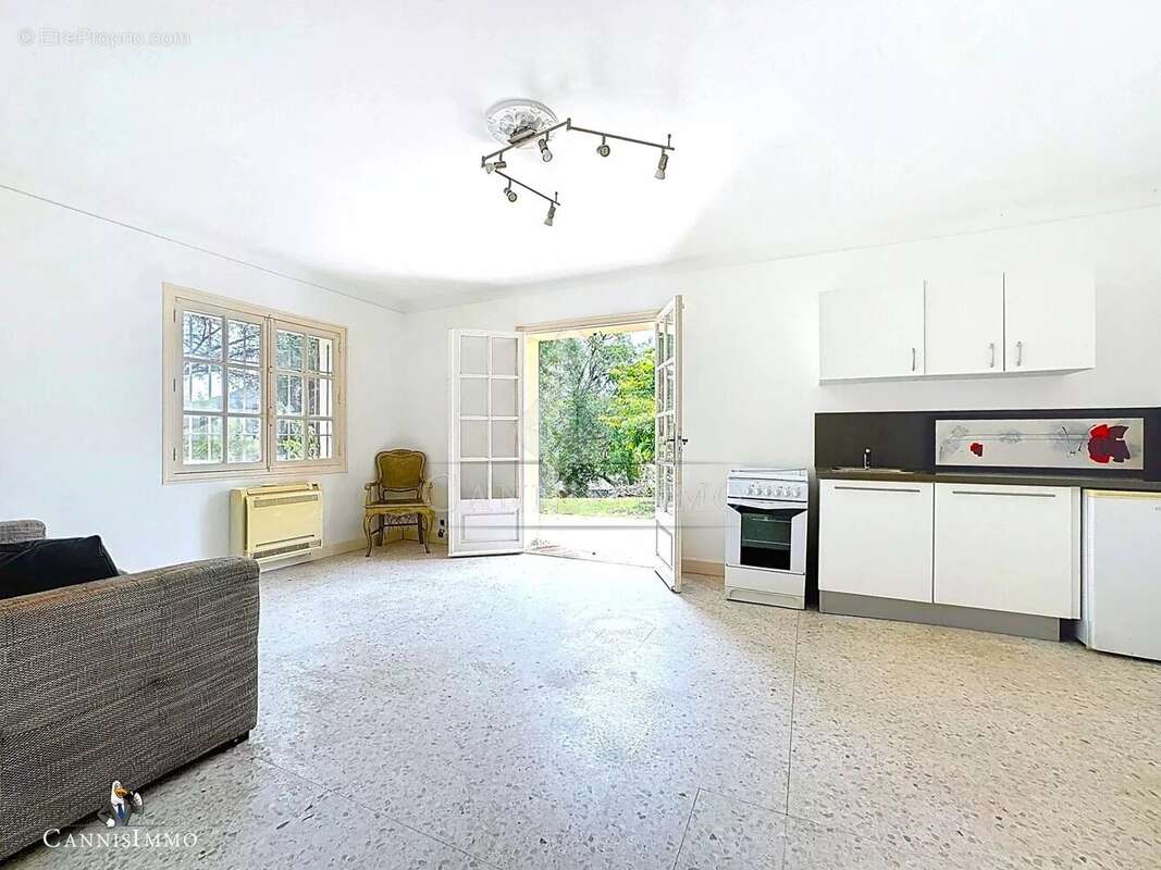 Maison à MANDELIEU-LA-NAPOULE