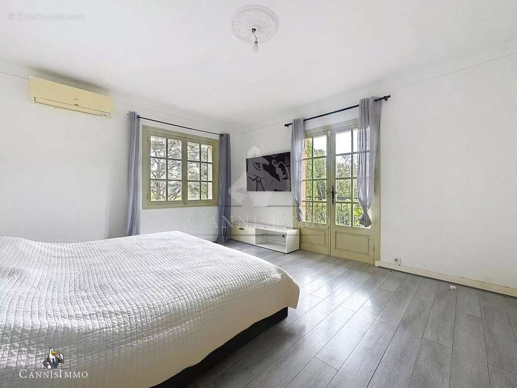 Maison à MANDELIEU-LA-NAPOULE