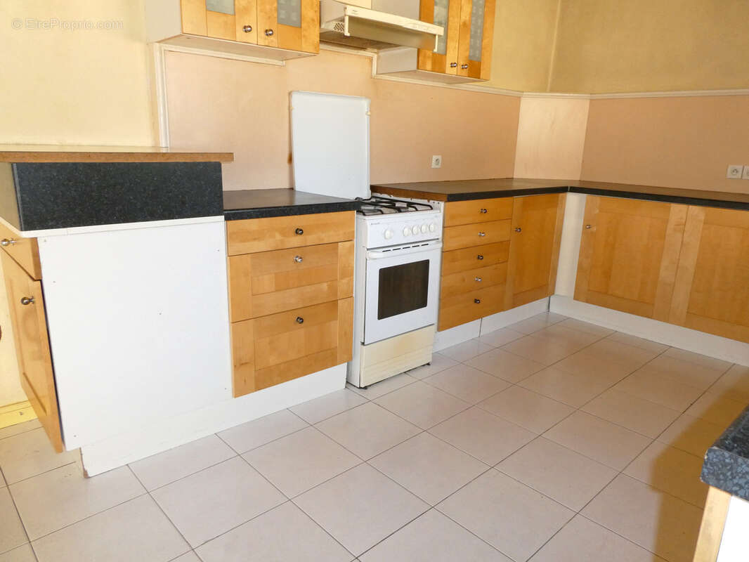 Maison à SAINT-CLEMENT-LES-PLACES