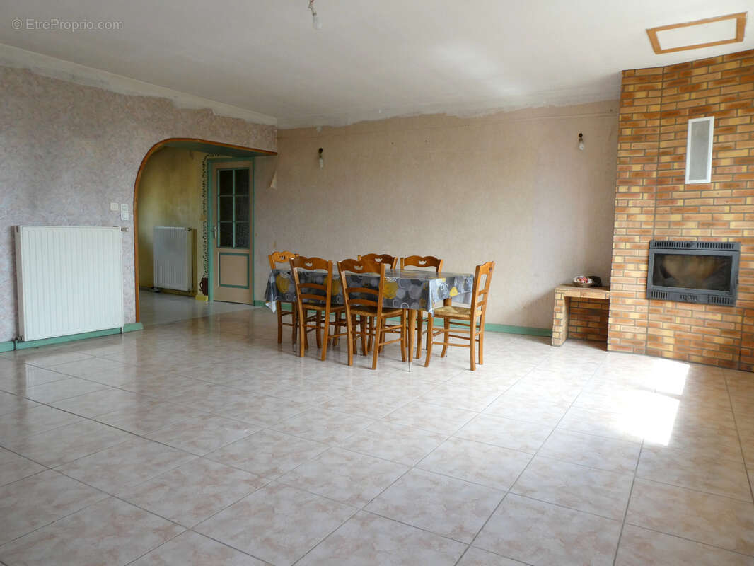 Maison à SAINT-CLEMENT-LES-PLACES