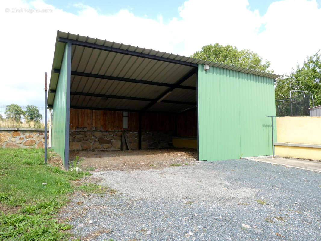 Maison à SAINT-CLEMENT-LES-PLACES