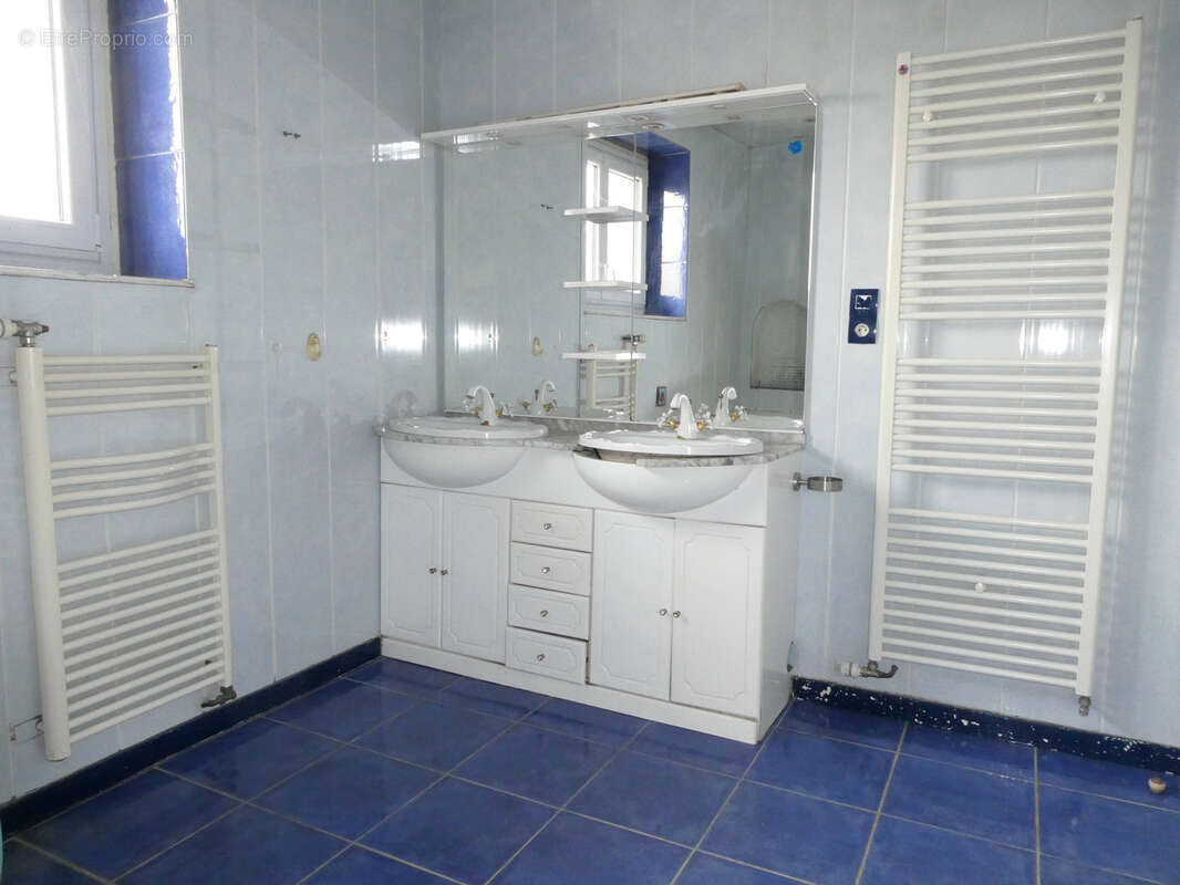 Maison à SAINT-CLEMENT-LES-PLACES