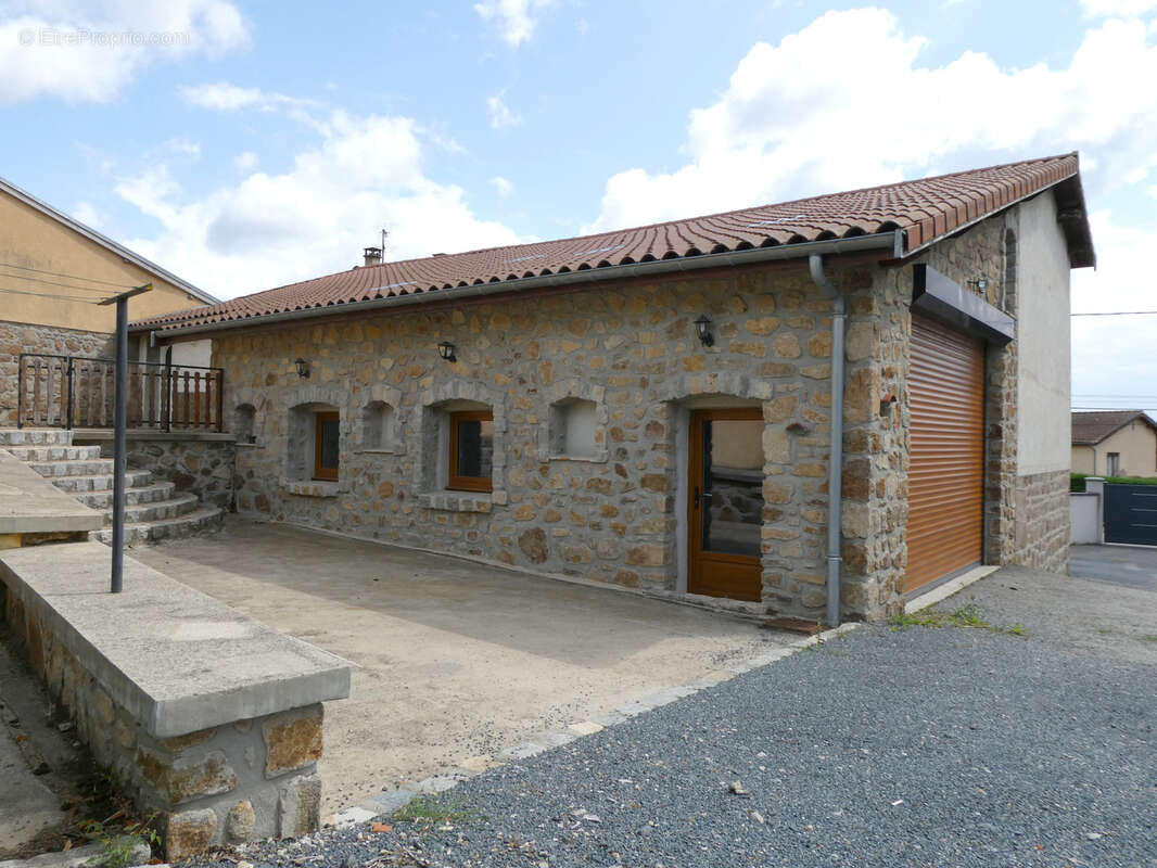 Maison à SAINT-CLEMENT-LES-PLACES