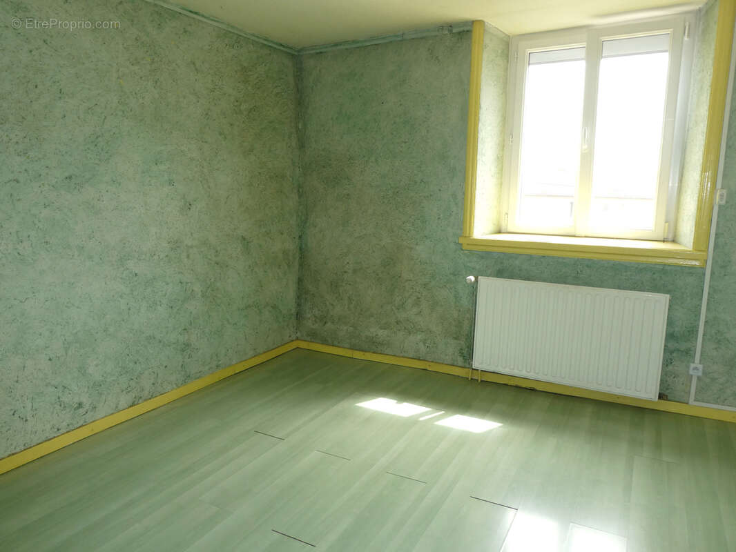 Maison à SAINT-CLEMENT-LES-PLACES