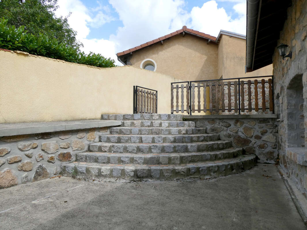 Maison à SAINT-CLEMENT-LES-PLACES