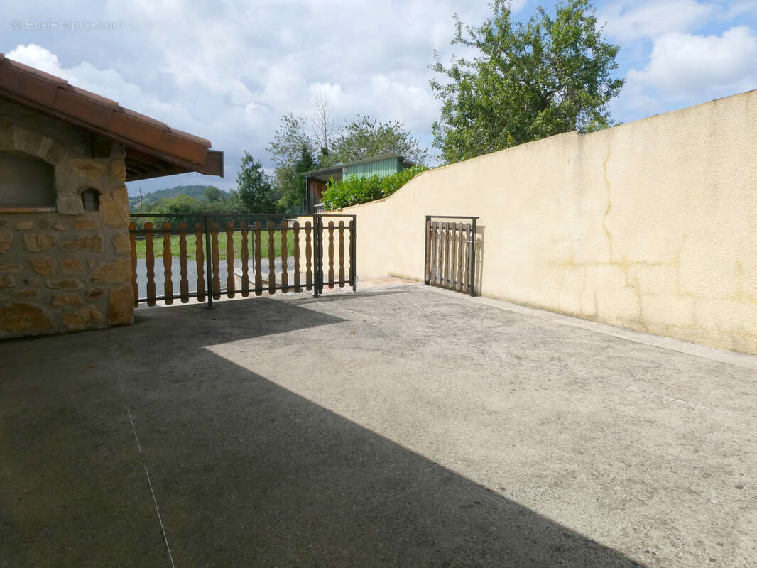 Maison à SAINT-CLEMENT-LES-PLACES