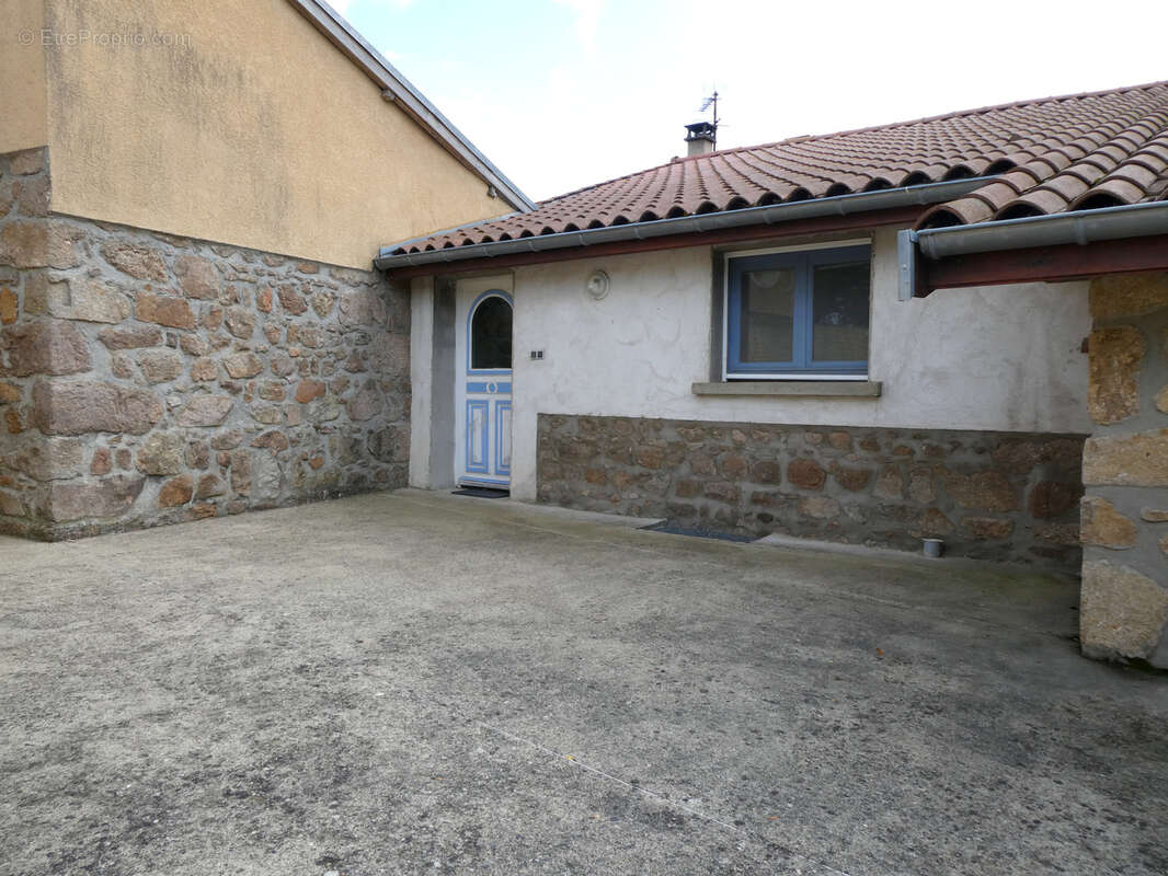 Maison à SAINT-CLEMENT-LES-PLACES