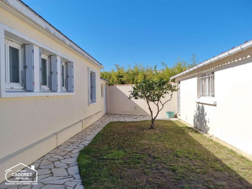   - Maison à PAIMBOEUF