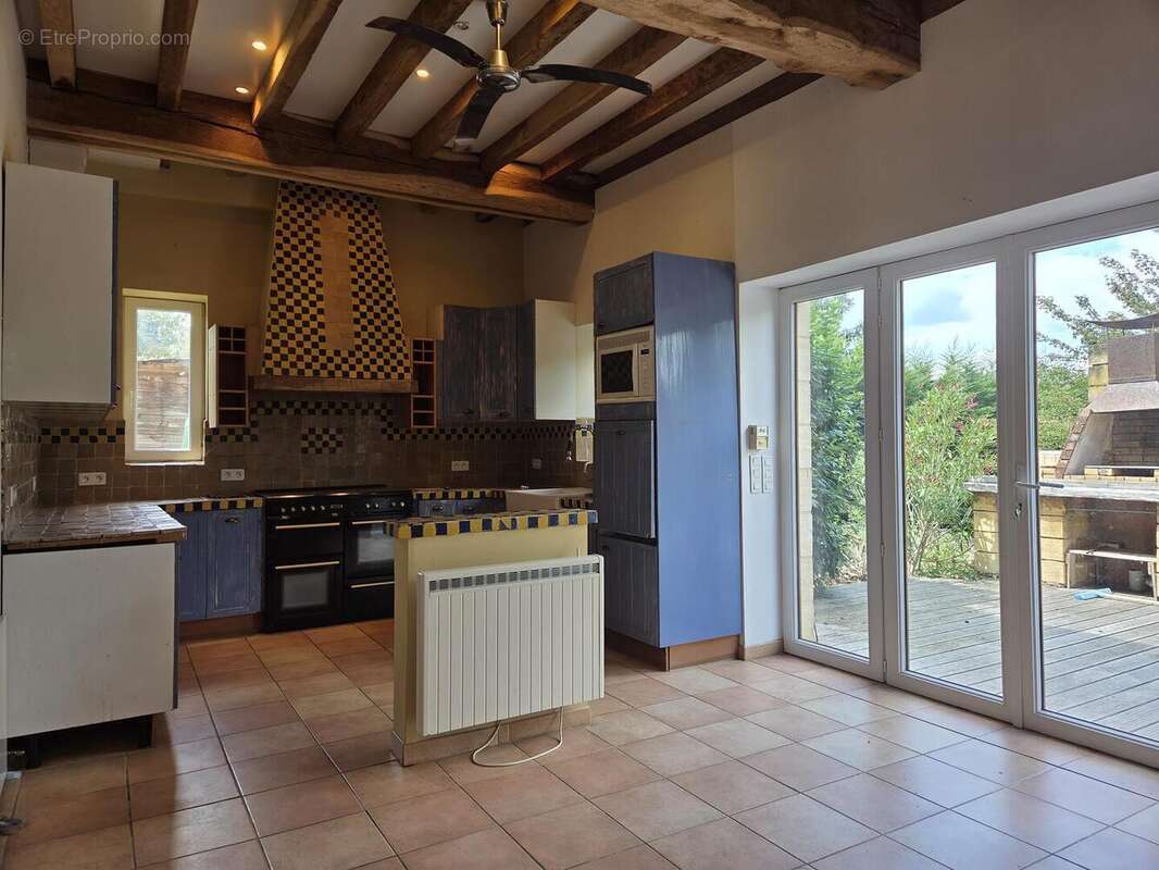 Cuisine maison principale - Maison à LE BUGUE