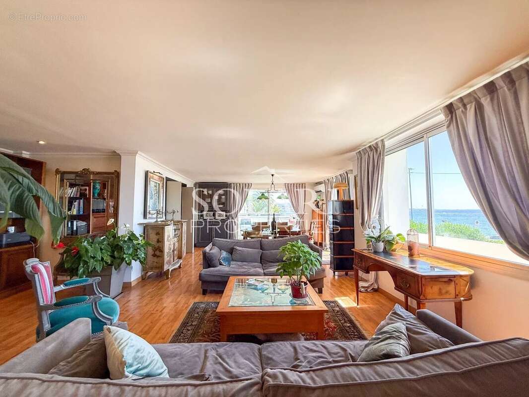 Appartement à MANDELIEU-LA-NAPOULE