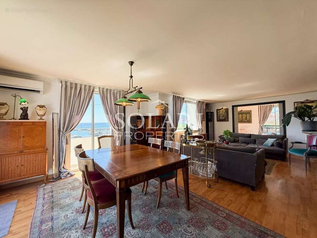 Appartement à MANDELIEU-LA-NAPOULE