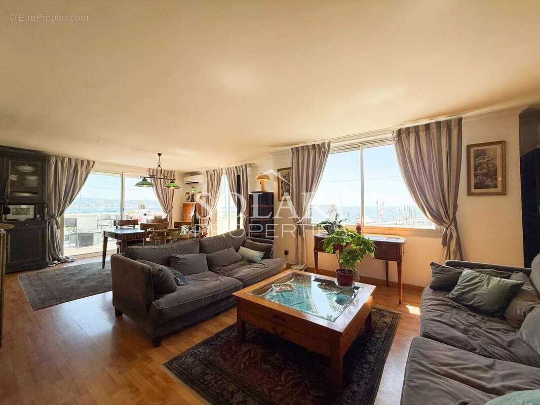 Appartement à MANDELIEU-LA-NAPOULE