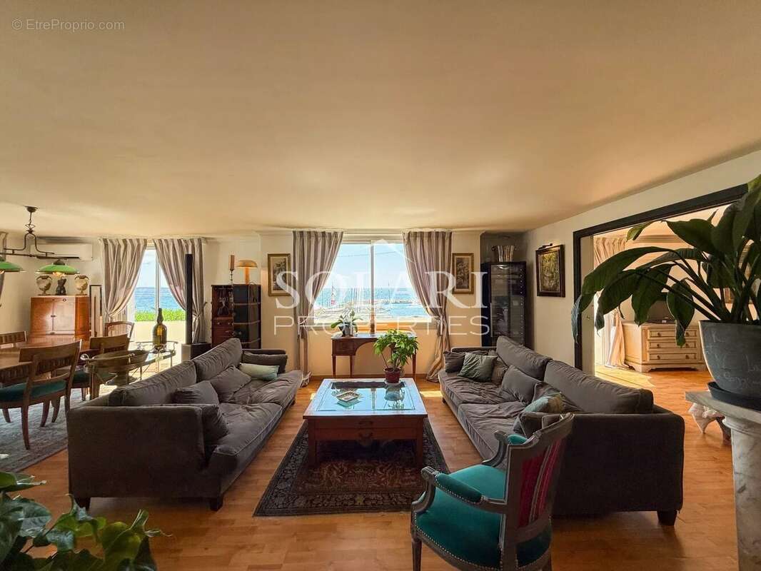 Appartement à MANDELIEU-LA-NAPOULE