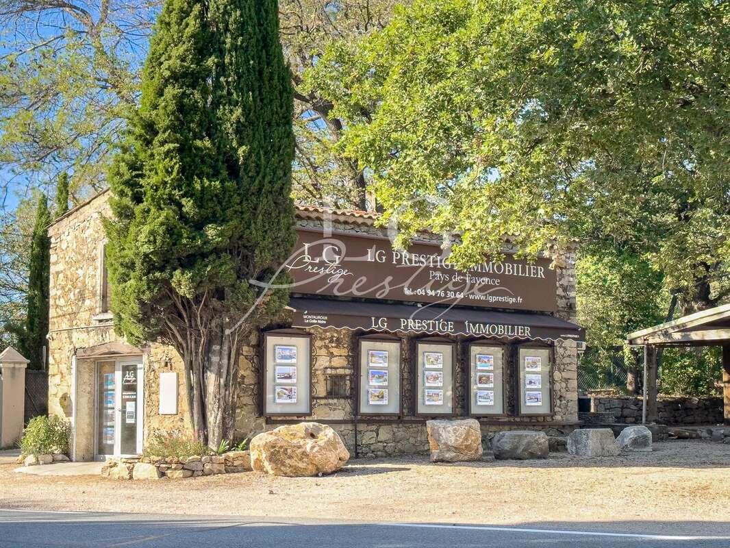 Appartement à TOURRETTES