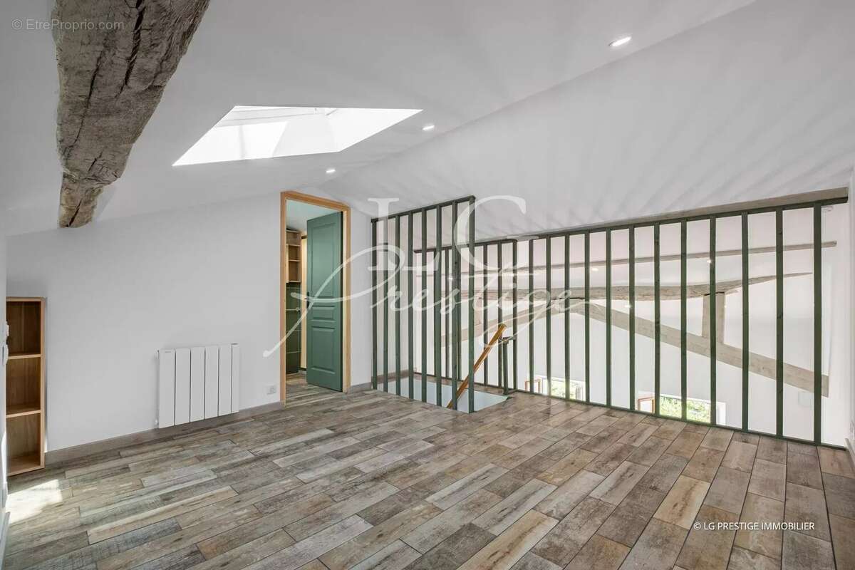 Appartement à TOURRETTES