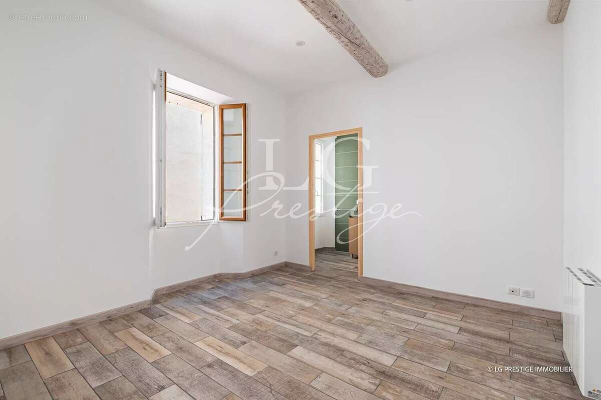 Appartement à TOURRETTES