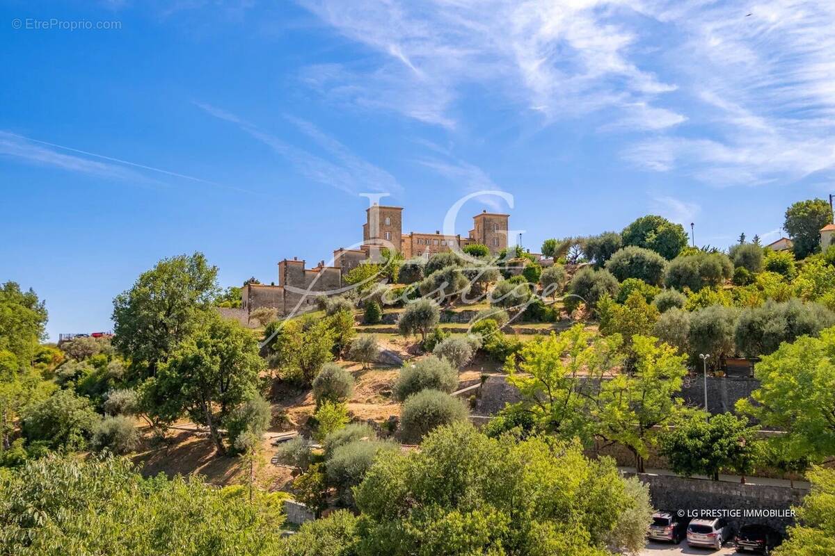 Appartement à TOURRETTES
