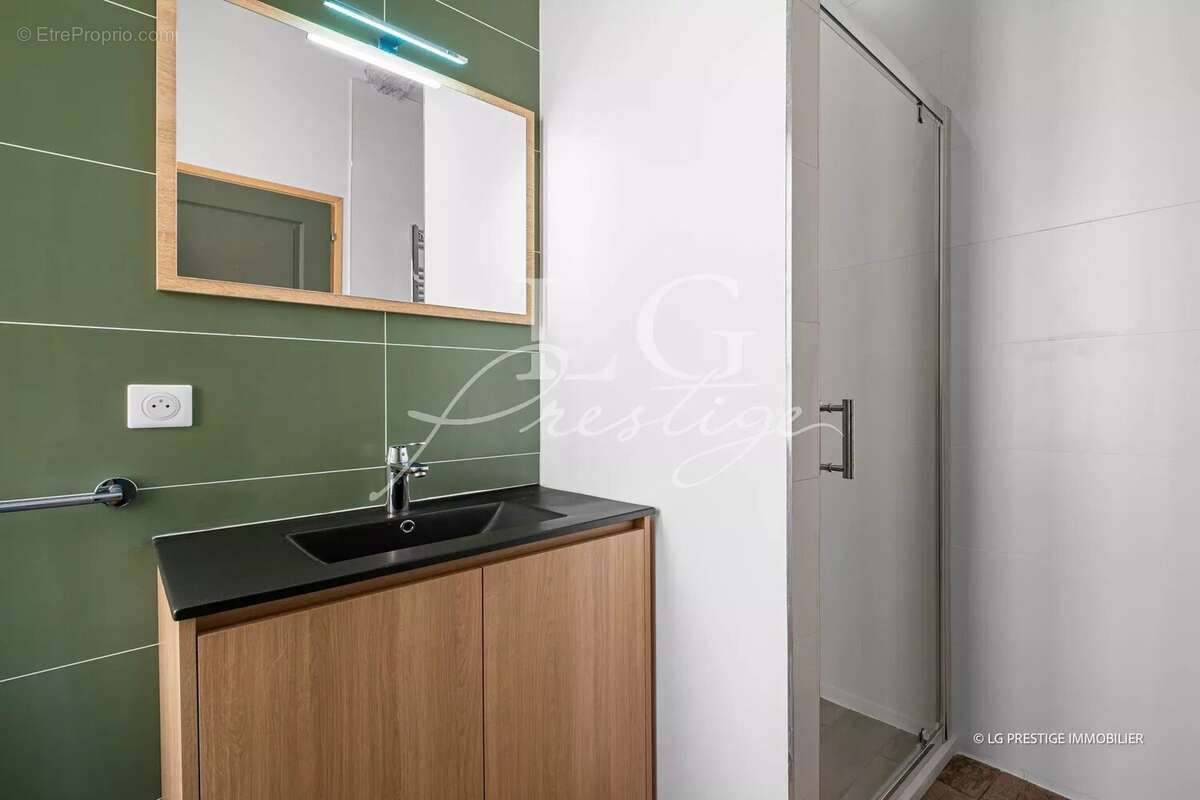 Appartement à TOURRETTES