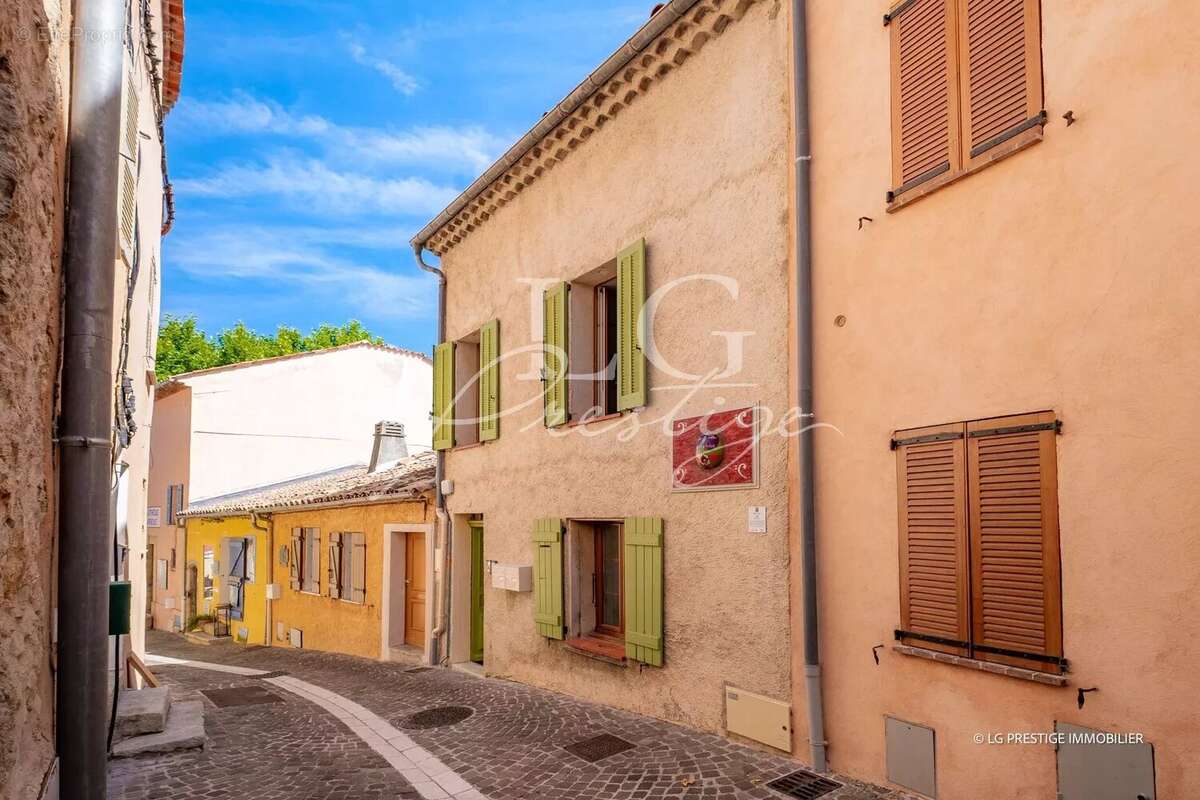 Appartement à TOURRETTES