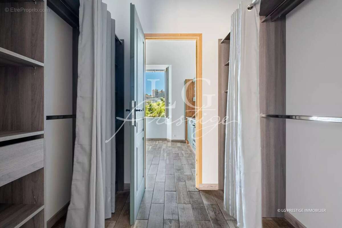 Appartement à TOURRETTES