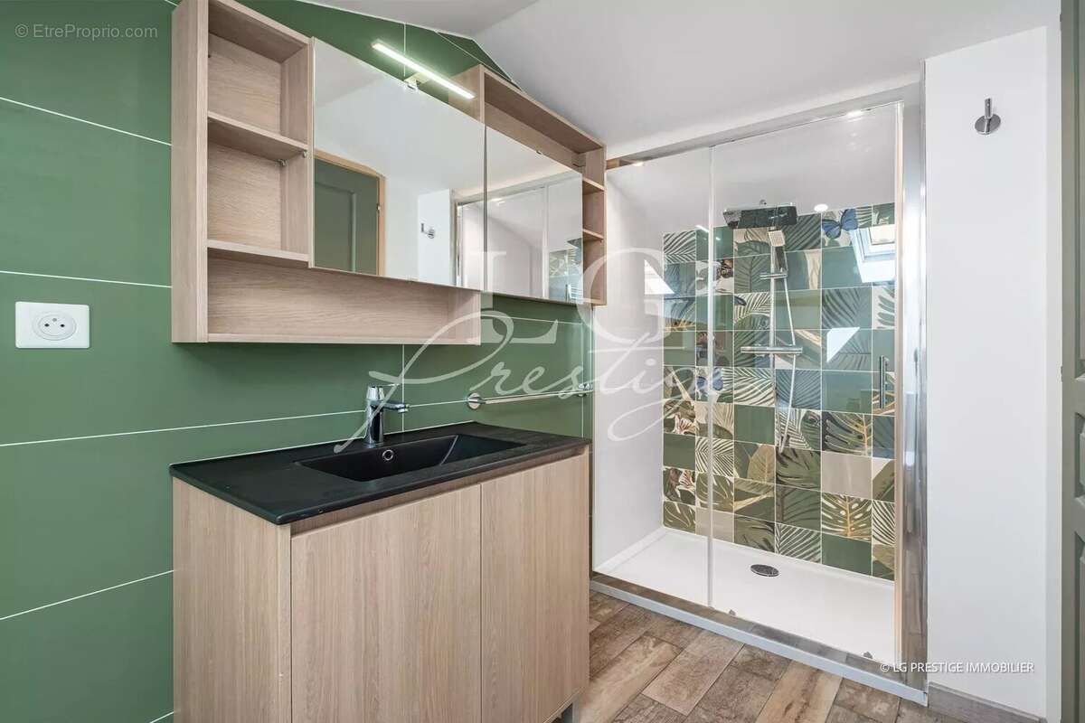 Appartement à TOURRETTES