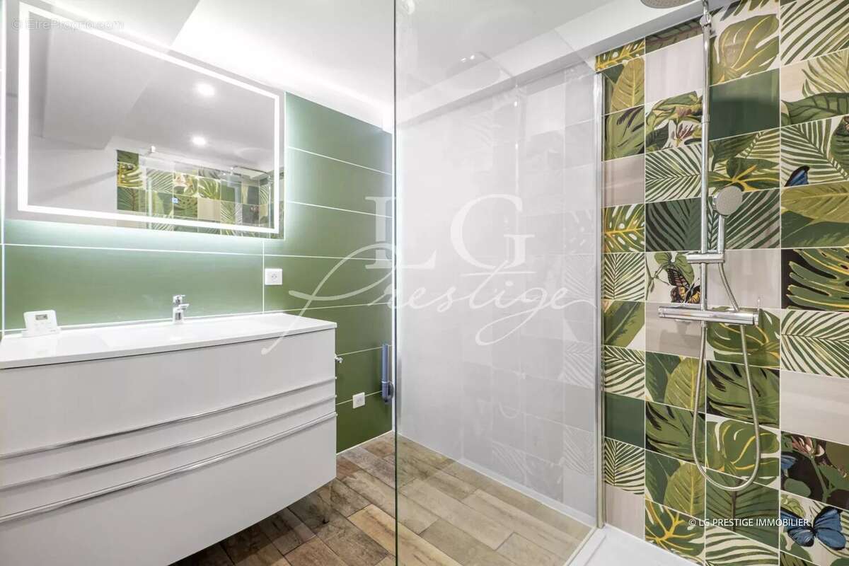 Appartement à TOURRETTES