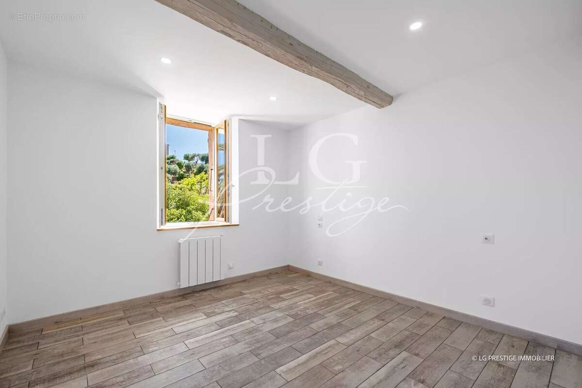 Appartement à TOURRETTES