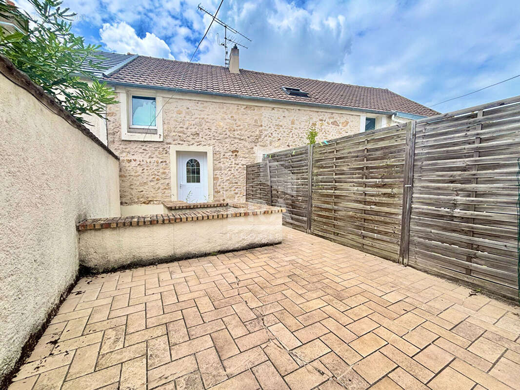 Maison à BALLANCOURT-SUR-ESSONNE