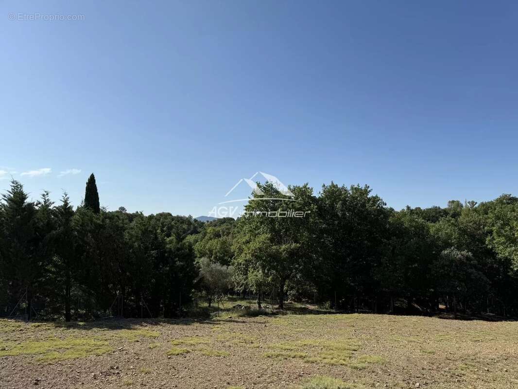 Terrain à LES MAGES