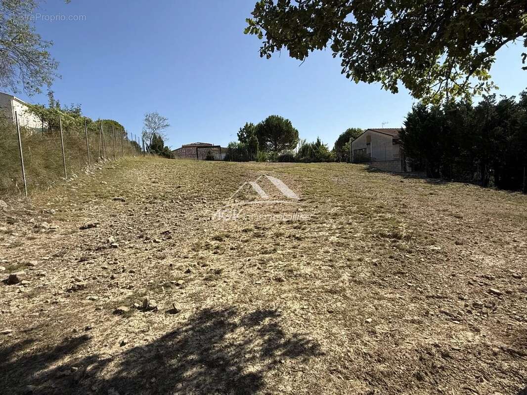 Terrain à LES MAGES