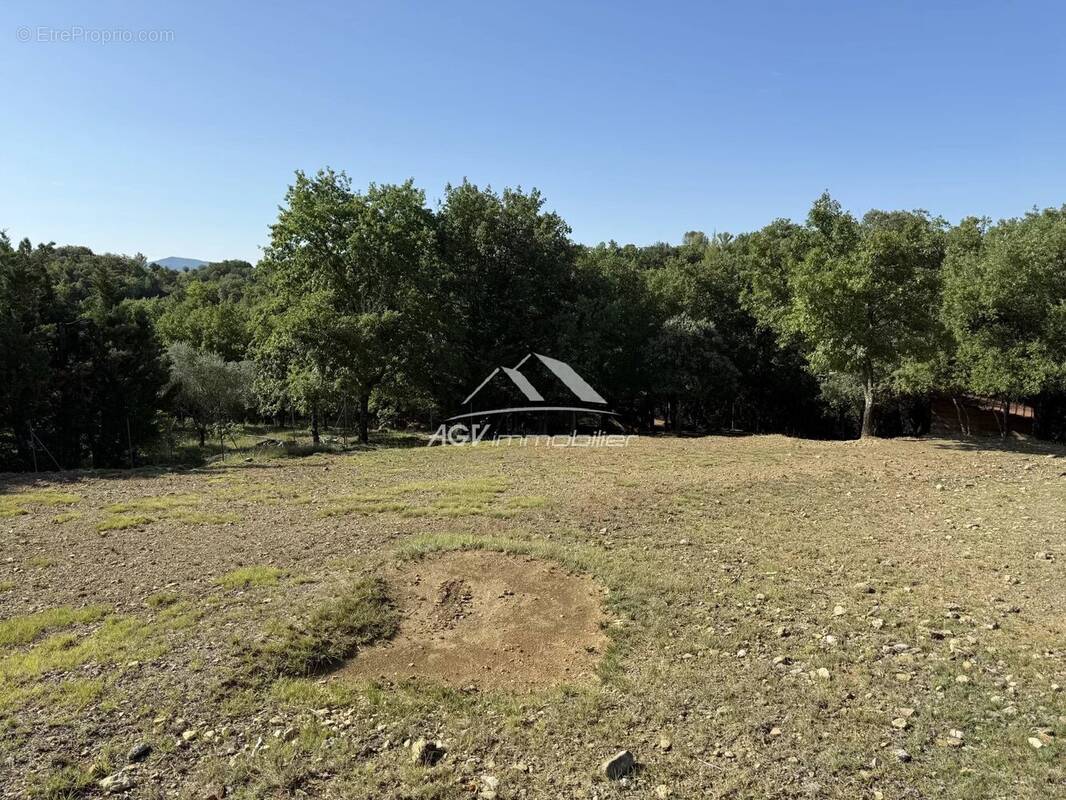 Terrain à LES MAGES