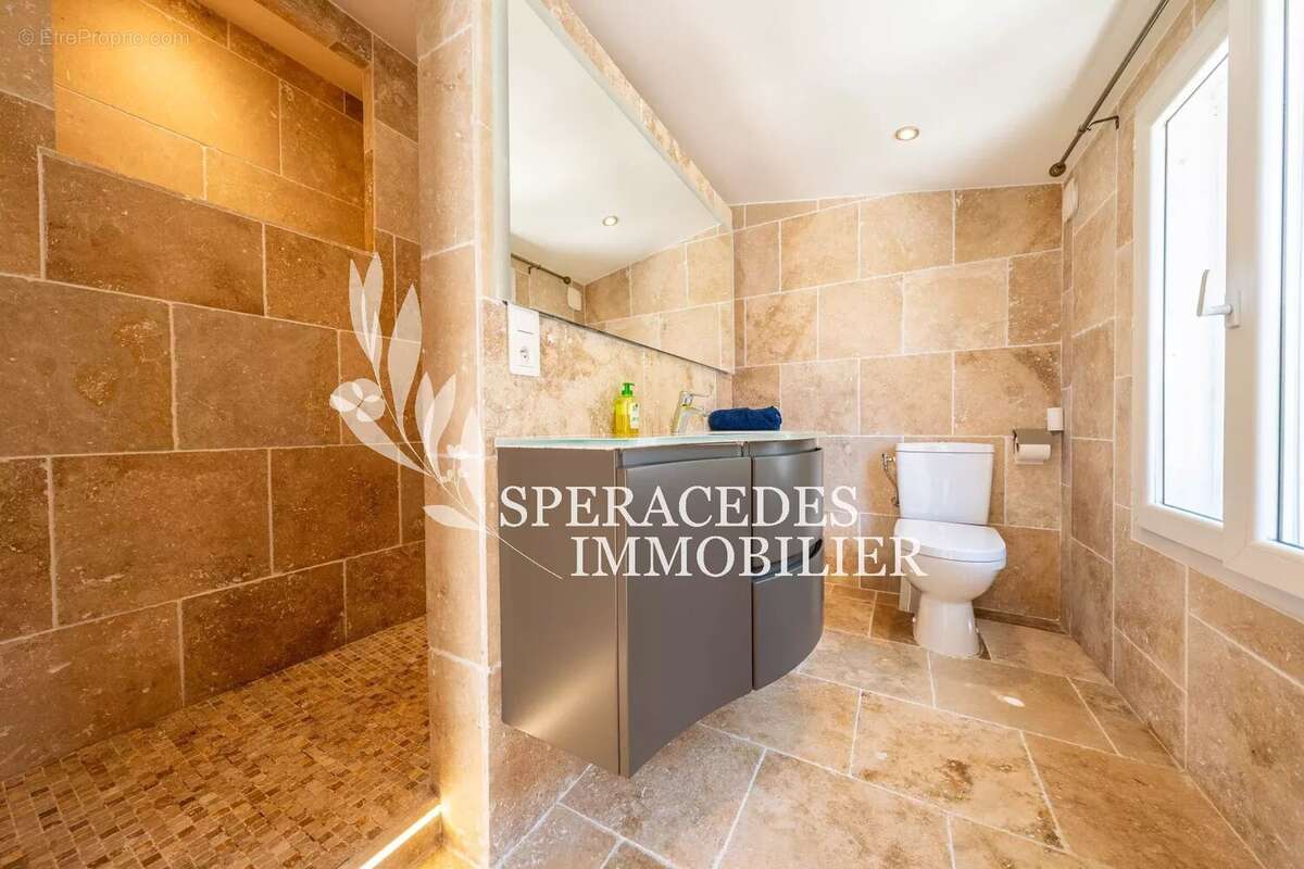 Maison à SAINT-CEZAIRE-SUR-SIAGNE