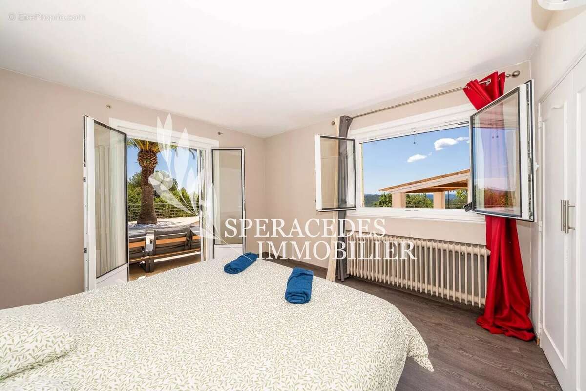 Maison à SAINT-CEZAIRE-SUR-SIAGNE