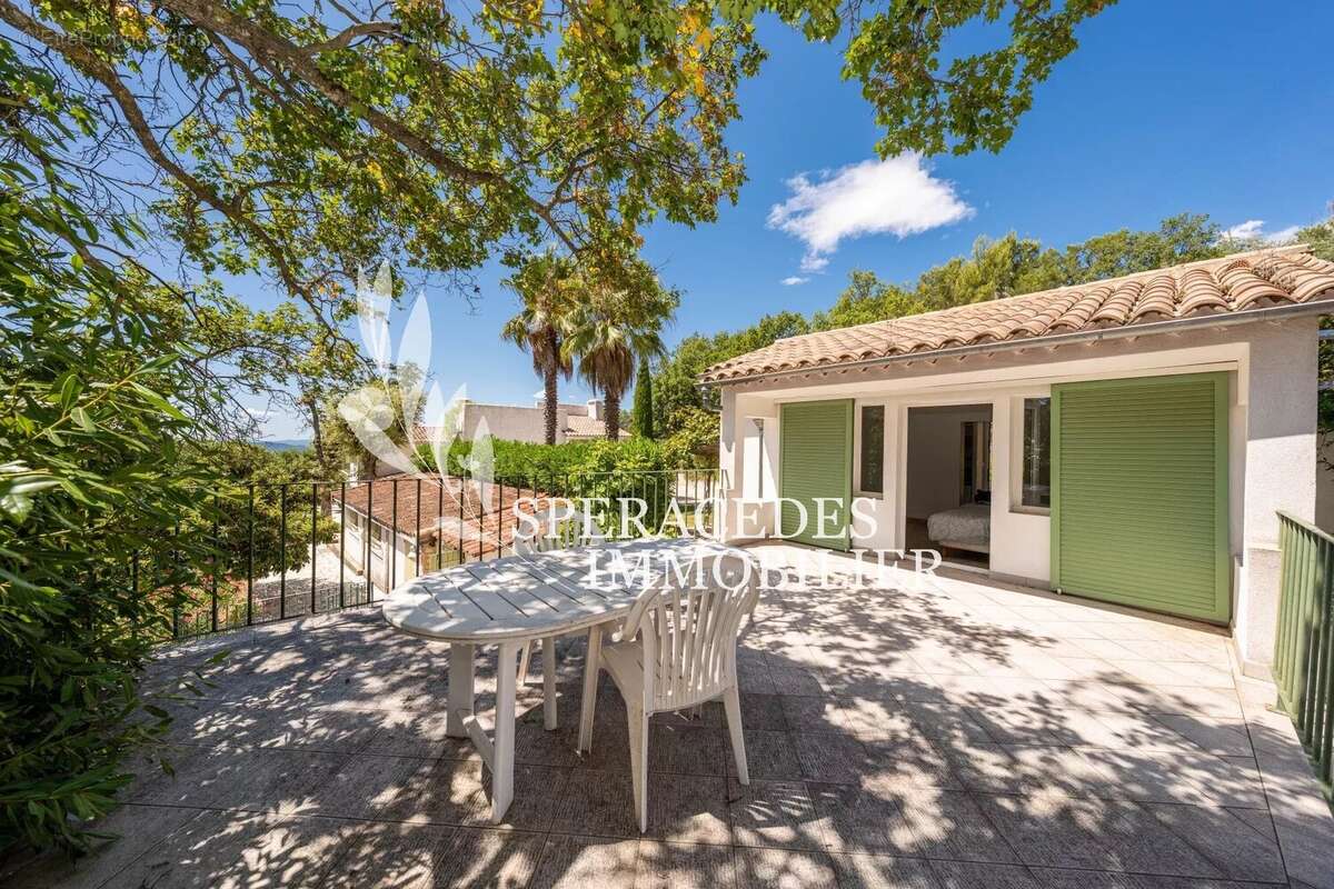 Maison à SAINT-CEZAIRE-SUR-SIAGNE