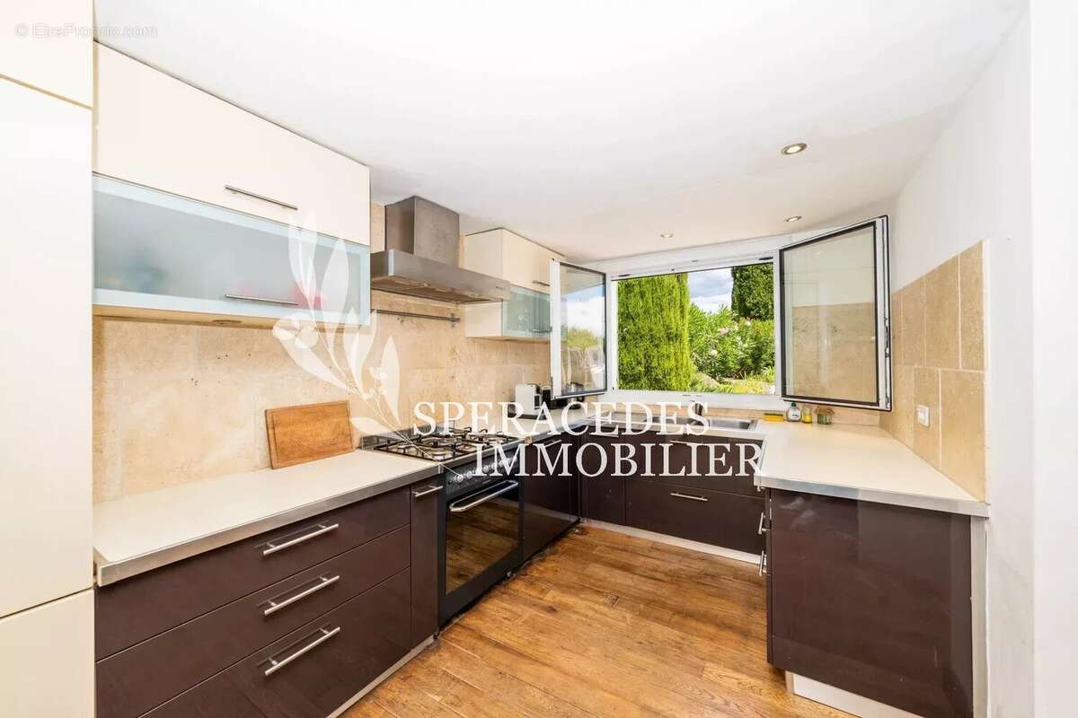 Maison à SAINT-CEZAIRE-SUR-SIAGNE