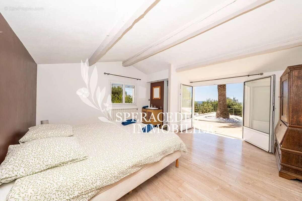 Maison à SAINT-CEZAIRE-SUR-SIAGNE