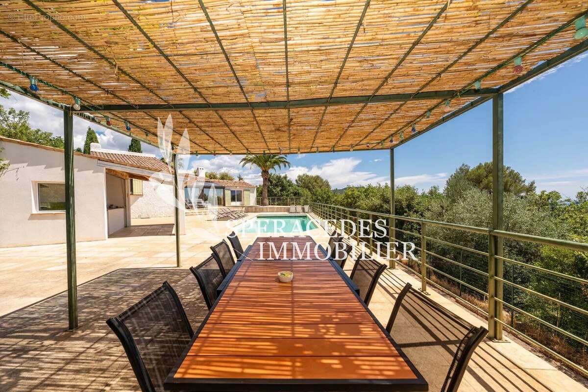 Maison à SAINT-CEZAIRE-SUR-SIAGNE