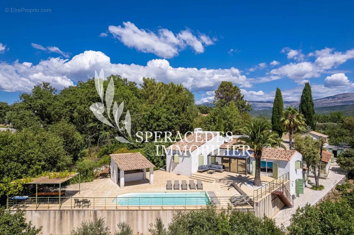 Maison à SAINT-CEZAIRE-SUR-SIAGNE