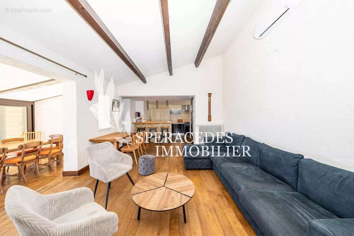 Maison à SAINT-CEZAIRE-SUR-SIAGNE