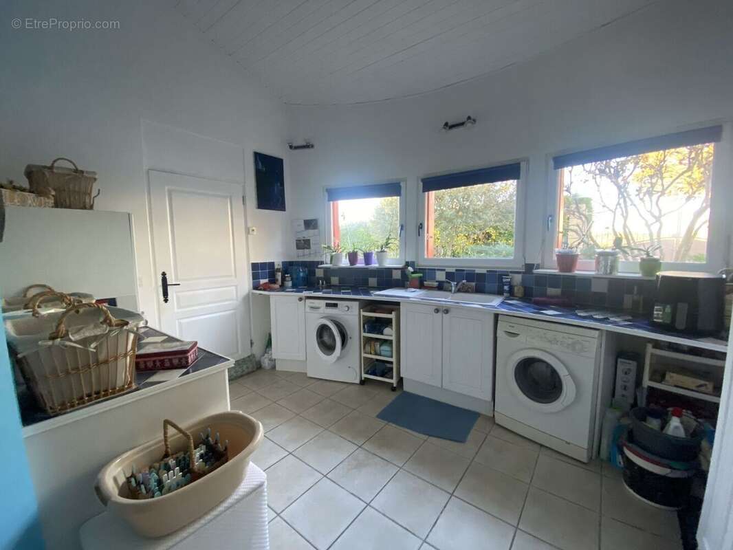 buanderie aile gauche - Maison à CAHORS