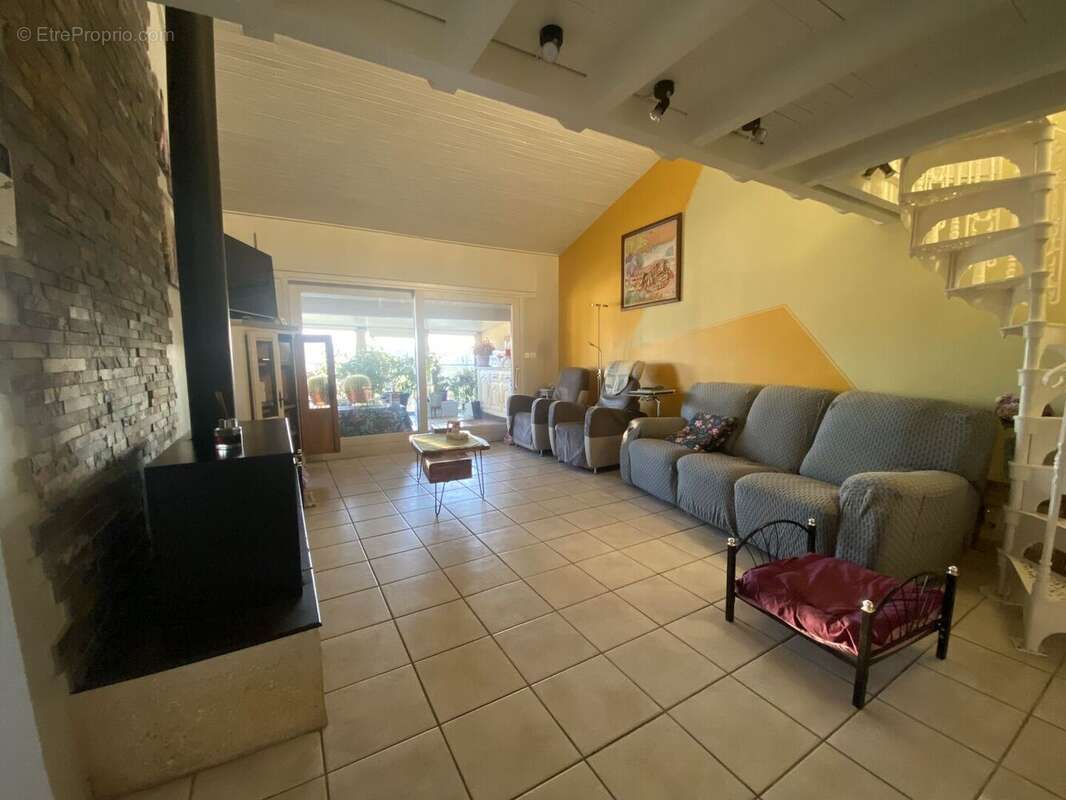 salon aile gauche - Maison à CAHORS
