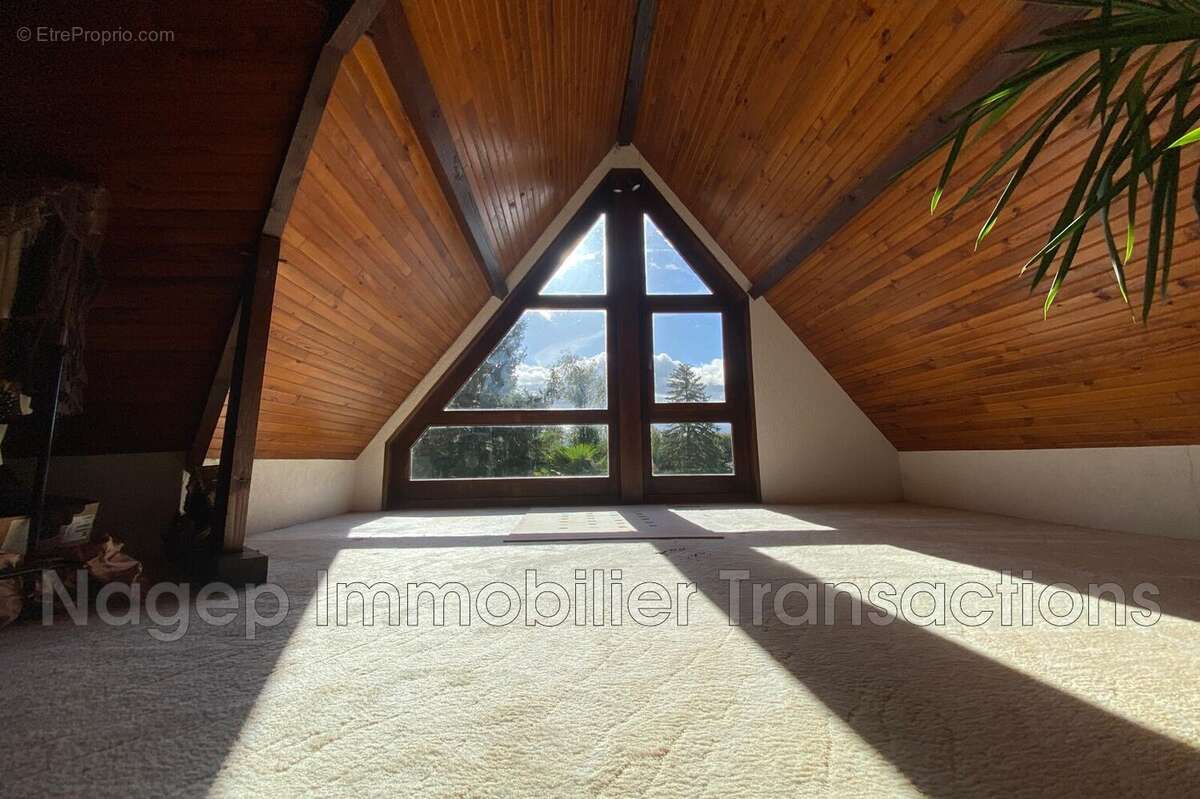 Maison à SAINT-REMY-EN-ROLLAT